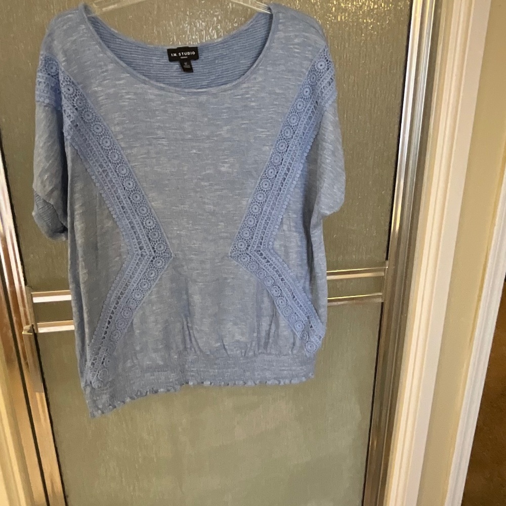 I.N. STUDIO Women's blue top with lace , plus size 1X - Picture 4 of 5